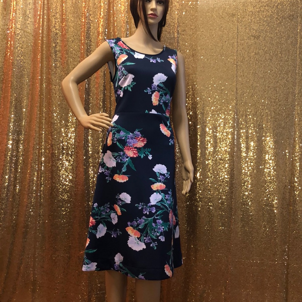 Dress ๐ - Picture 2 of 5